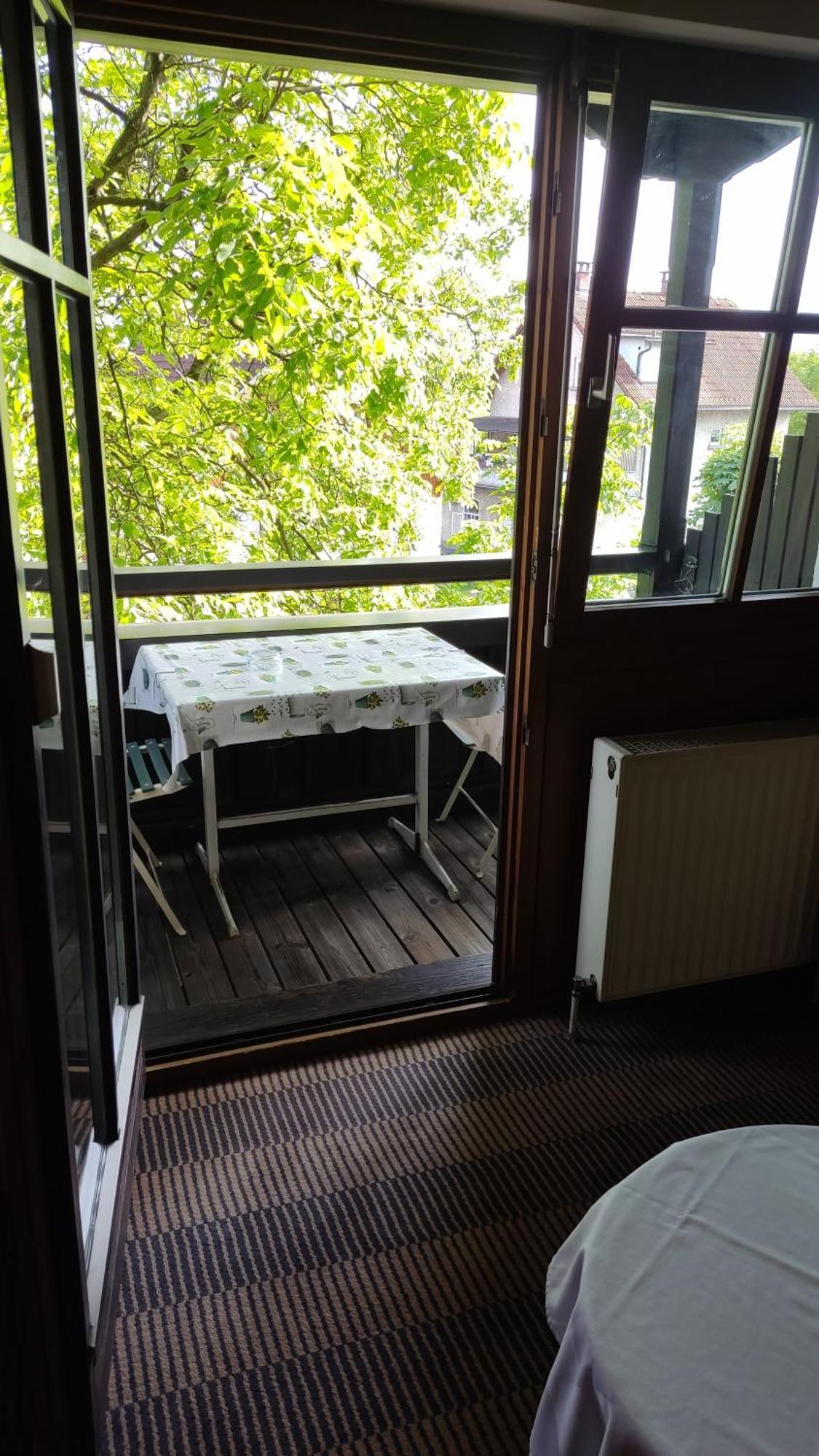 Hotel Gasthof Kroenele Lustenau Bagian luar foto
