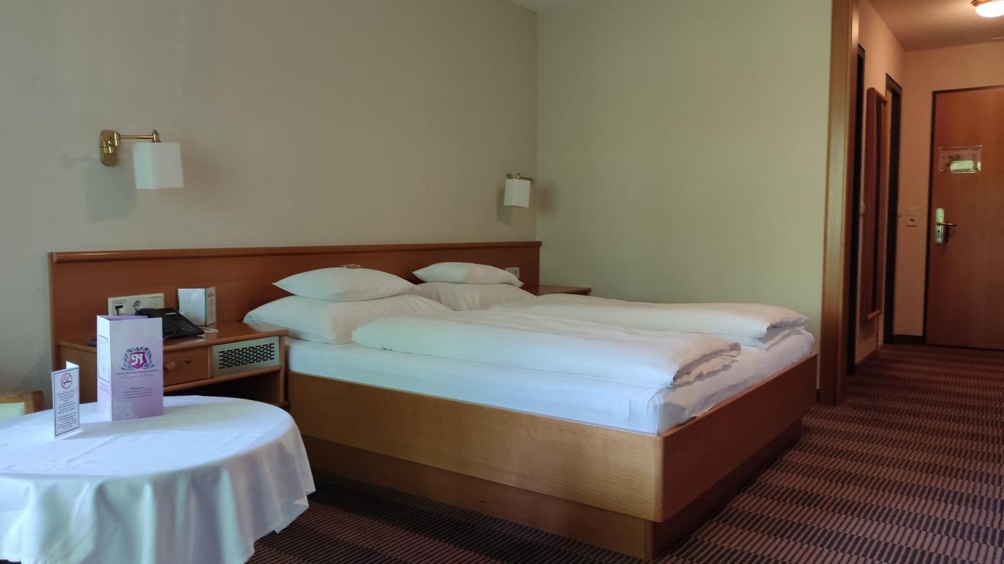 Hotel Gasthof Kroenele Lustenau Bagian luar foto