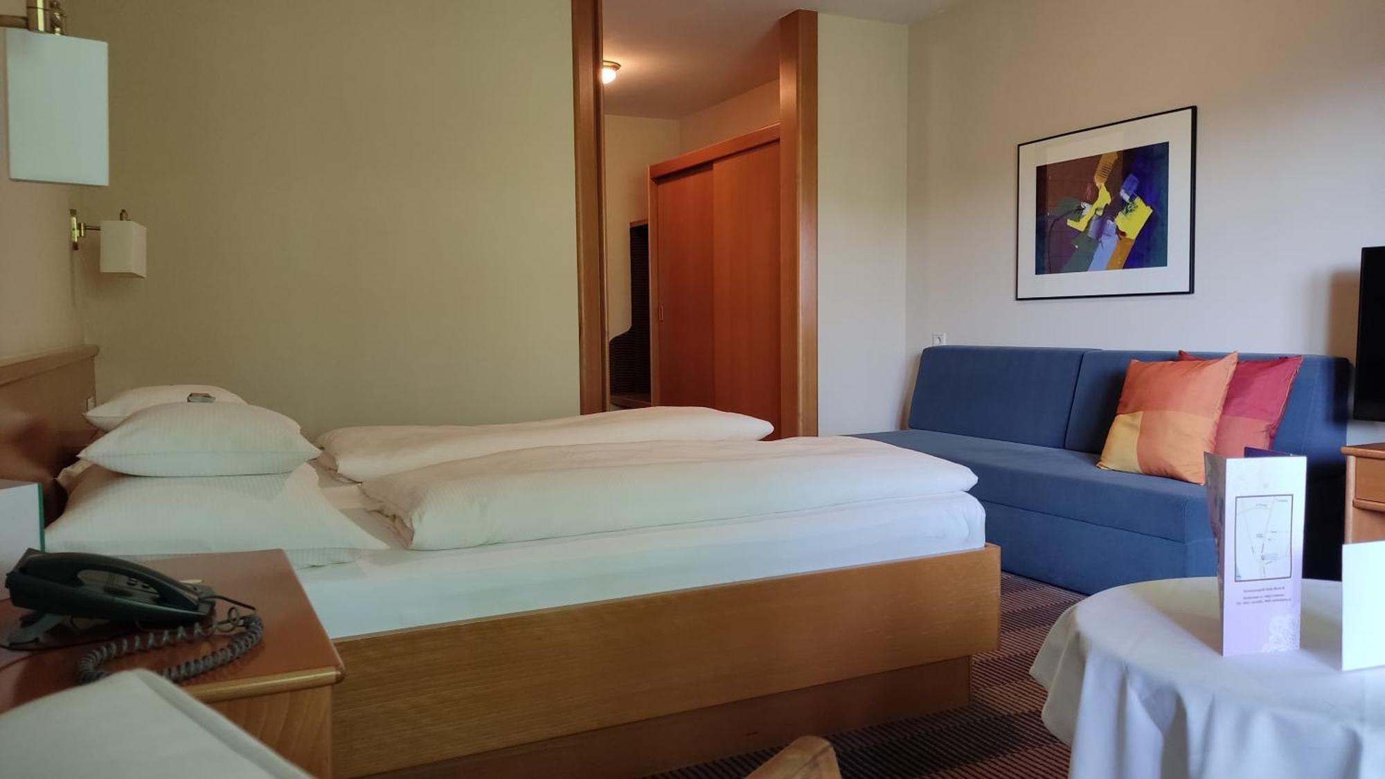 Hotel Gasthof Kroenele Lustenau Bagian luar foto