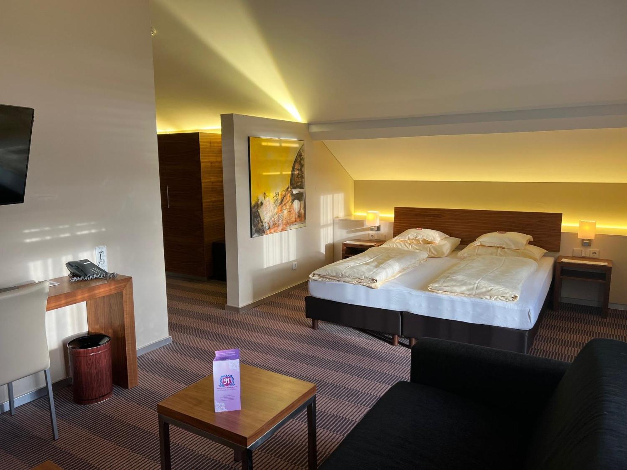 Hotel Gasthof Kroenele Lustenau Bagian luar foto