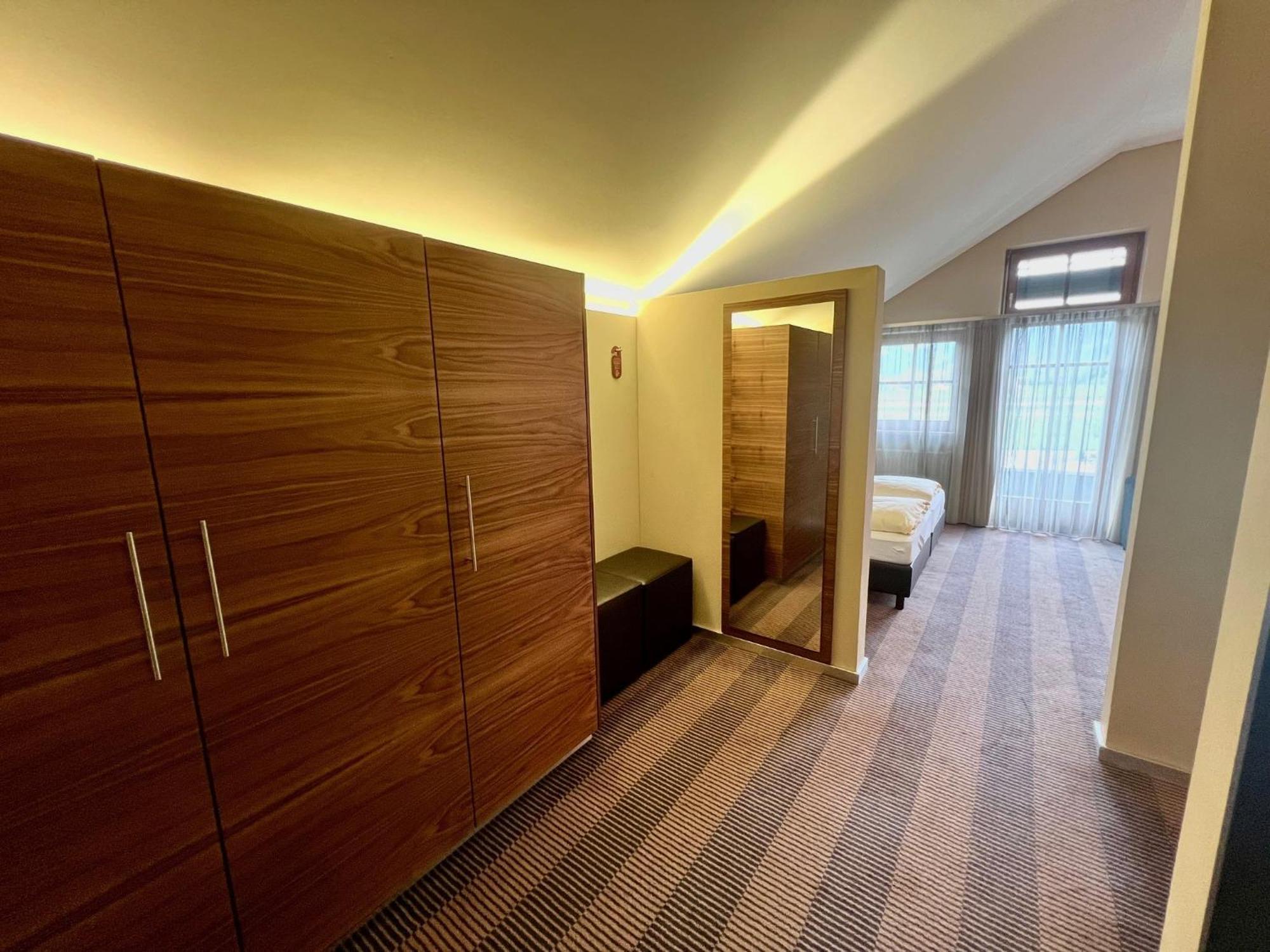 Hotel Gasthof Kroenele Lustenau Bagian luar foto