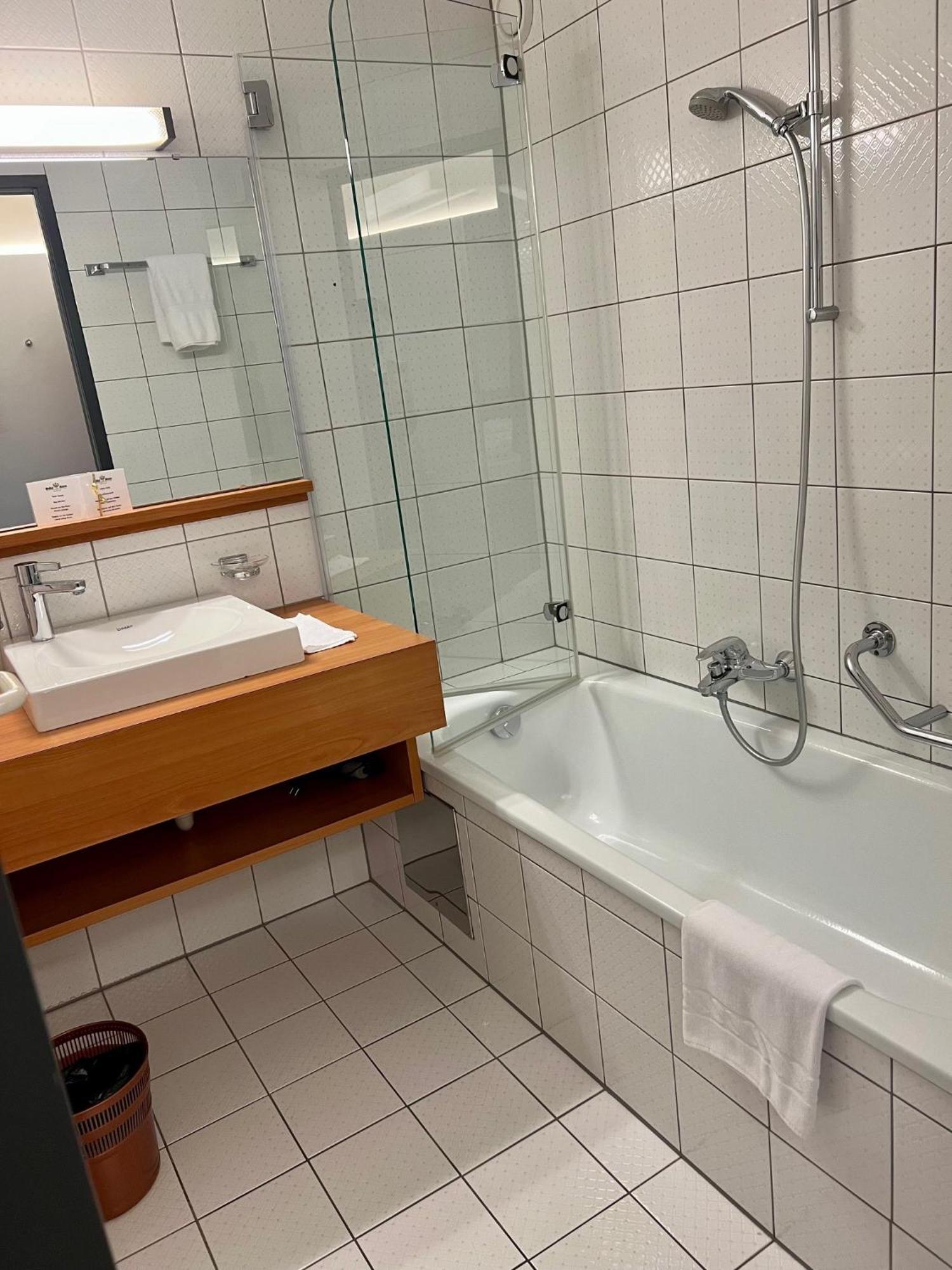 Hotel Gasthof Kroenele Lustenau Bagian luar foto